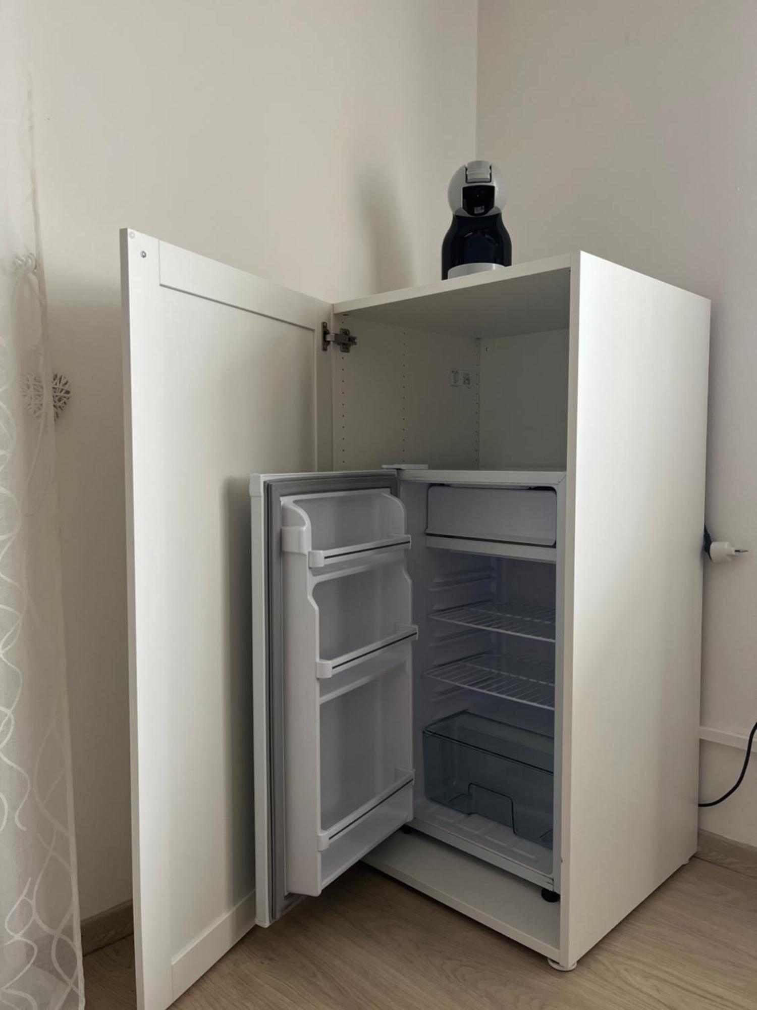Bella Vita Guesthouse -Parcheggio Privato Interno Арона Экстерьер фото
