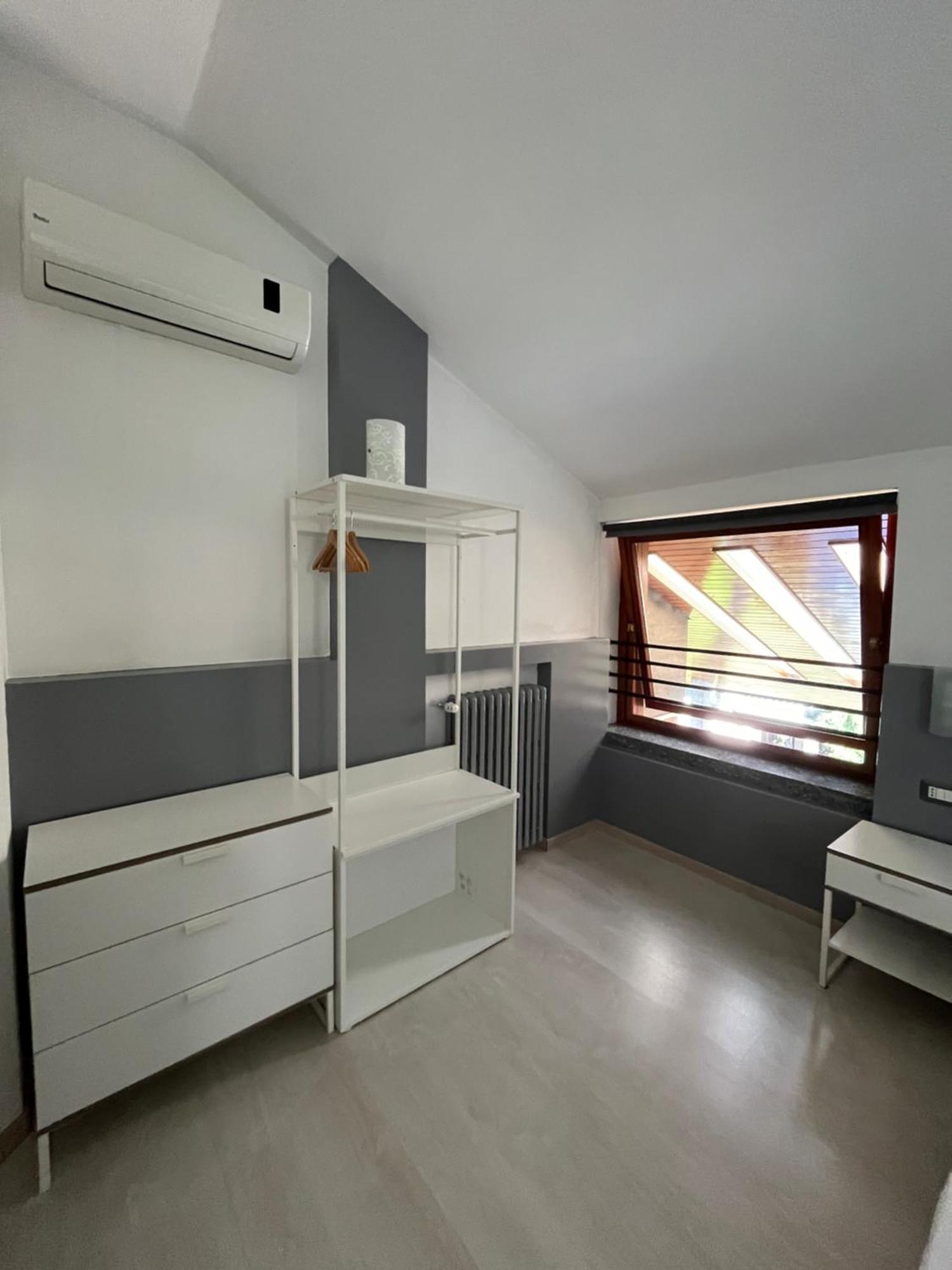 Bella Vita Guesthouse -Parcheggio Privato Interno Арона Экстерьер фото